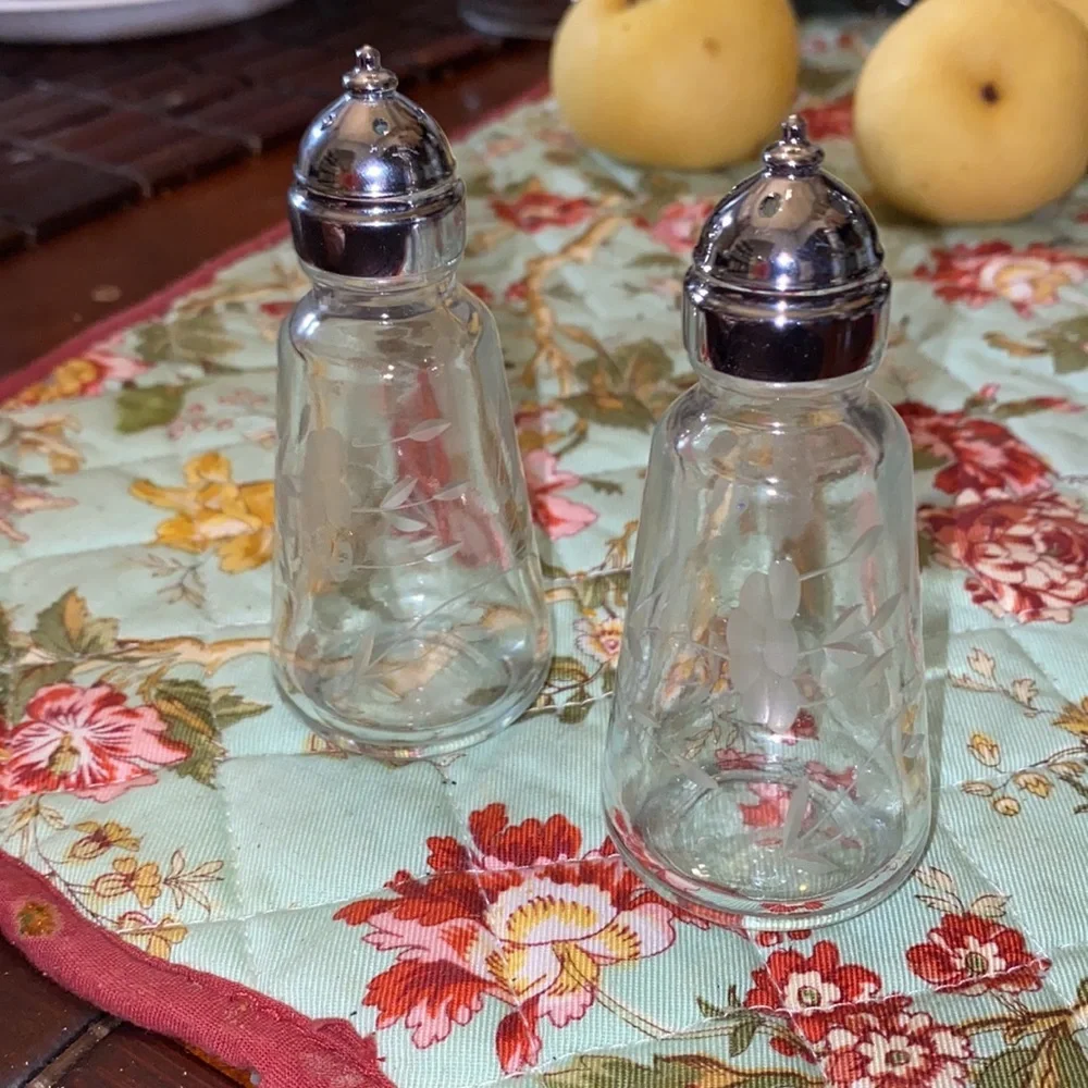 Princess house salt and pepper shakers